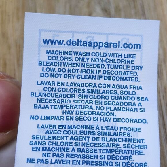 🩵NWT Cream Leavenworth Washington Mountain Scene Short Sleeve Top Large - Picture 9 of 9